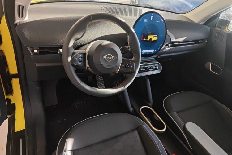 Used MINI Electric COOPER 2024 452km COOPER SE Artist Center Console