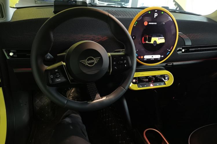 Used MINI Electric COOPER 2024 452km COOPER SE Artist Center Console