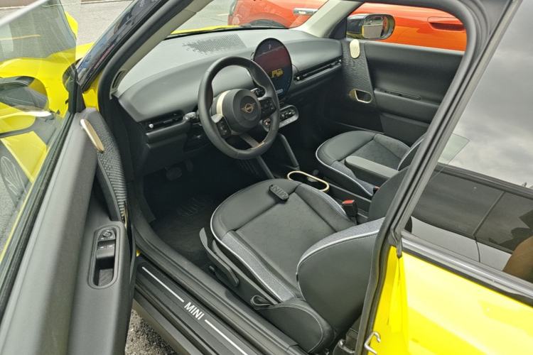 Used MINI Electric COOPER 2024 456km COOPER E Classic Edition Driver Seat