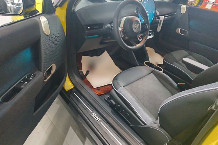Used MINI Electric COOPER 2024 452km COOPER SE Artist Driver Seat