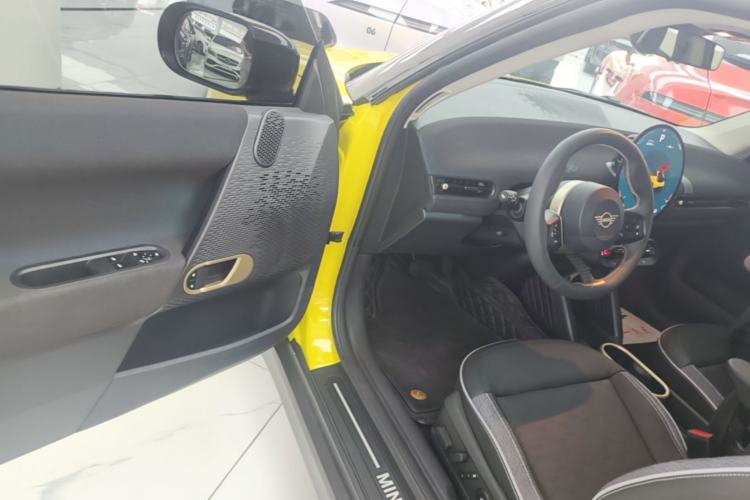 Used MINI Electric COOPER 2024 452km COOPER SE Artist Driver Seat