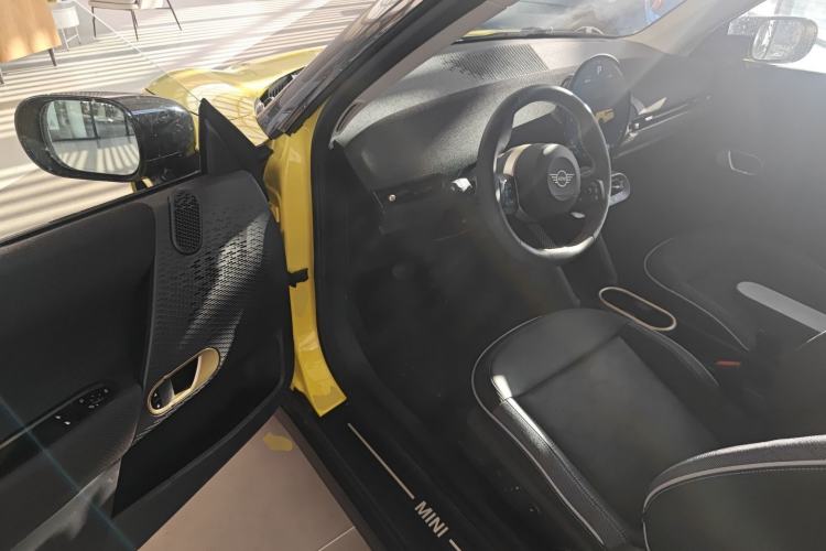 Used MINI Electric COOPER 2024 452km COOPER SE Artist Driver Seat