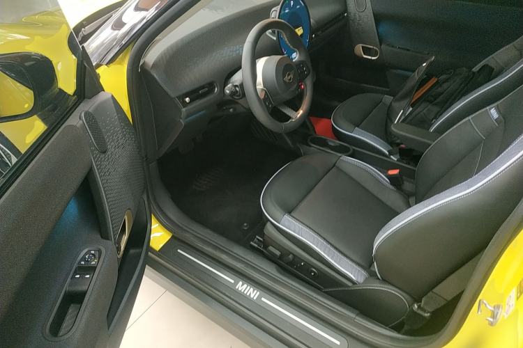 Used MINI Electric COOPER 2024 452km COOPER SE Artist Driver Seat