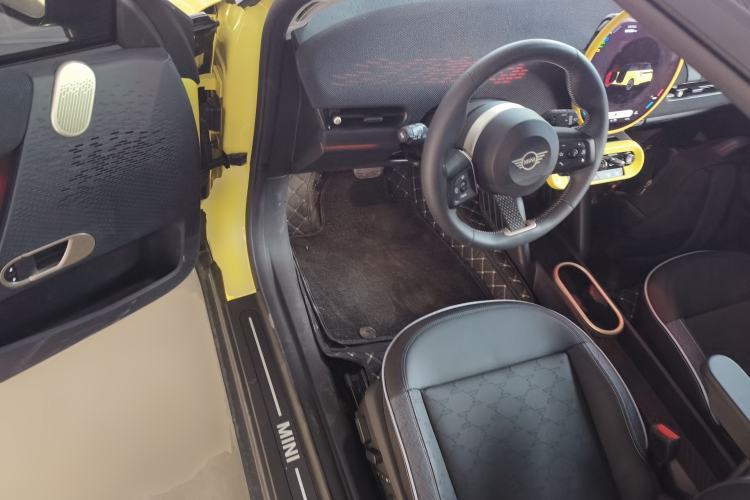 Used MINI Electric COOPER 2024 452km COOPER SE Artist Driver Seat