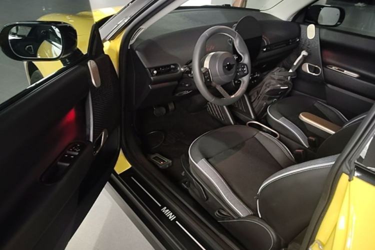 Used MINI Electric COOPER 2024 456km COOPER E Classic Edition Driver Seat