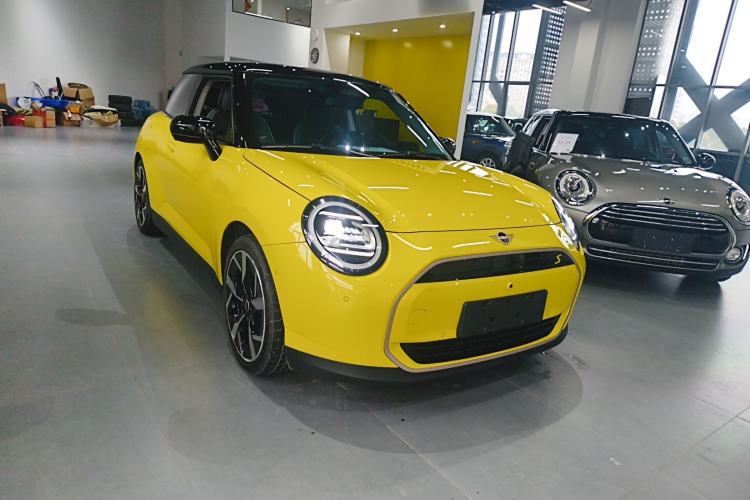 Used MINI Electric COOPER 2024 452km COOPER SE Artist Exterior 1