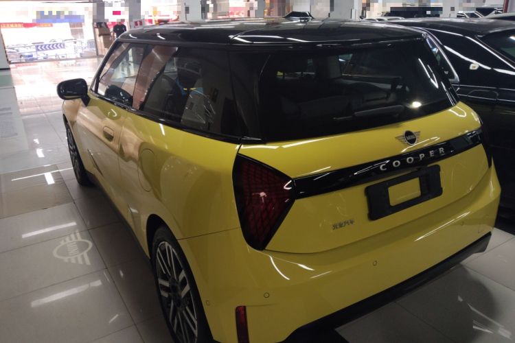 Used MINI Electric COOPER 2024 456km COOPER E Classic Edition Exterior 2