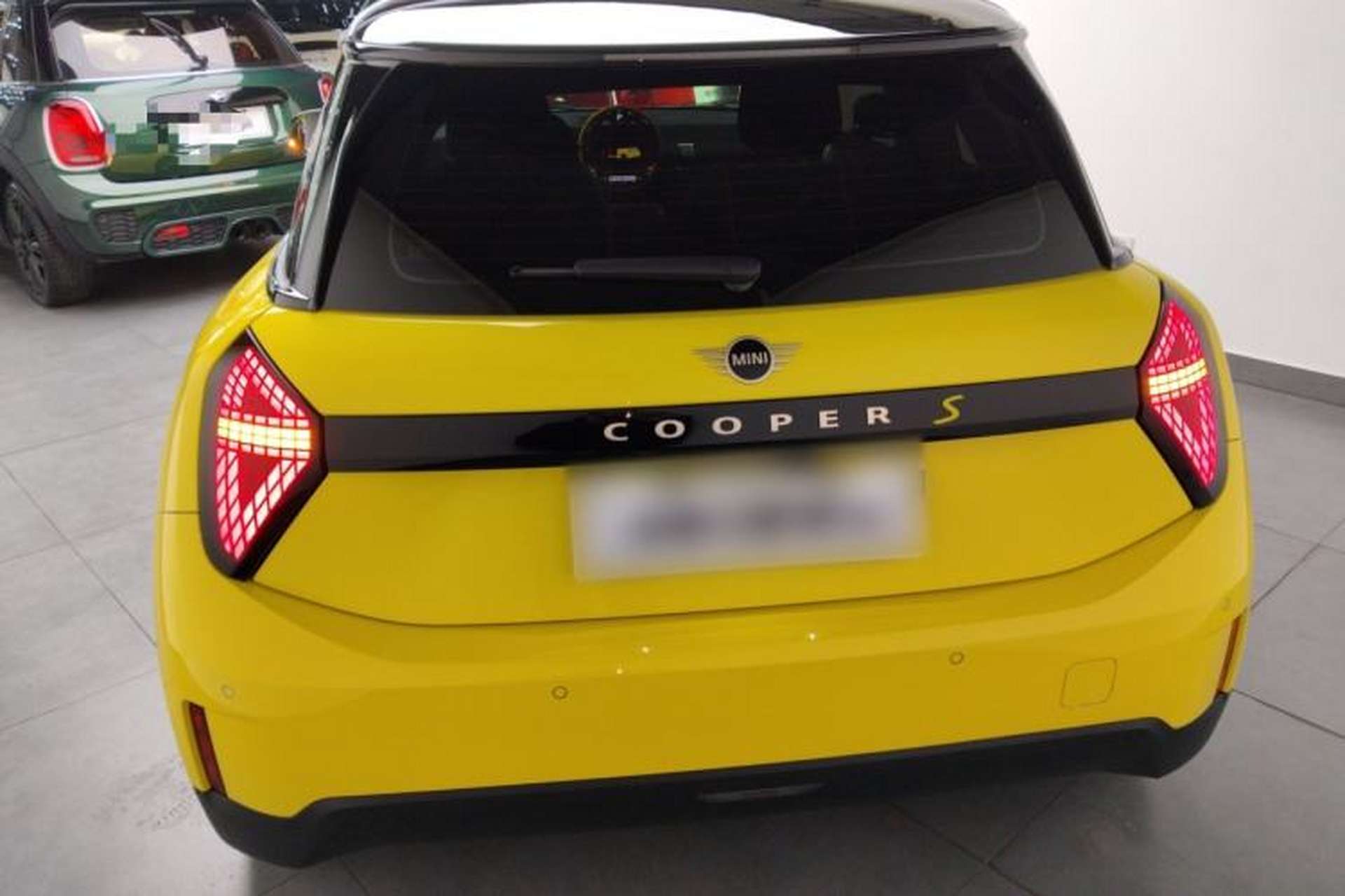 Used MINI Electric COOPER 2024 452km COOPER SE Artist Exterior 4
