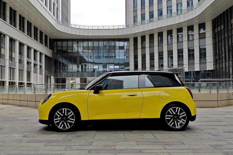 Used MINI Electric COOPER 2024 456km COOPER E Classic Edition Exterior 6
