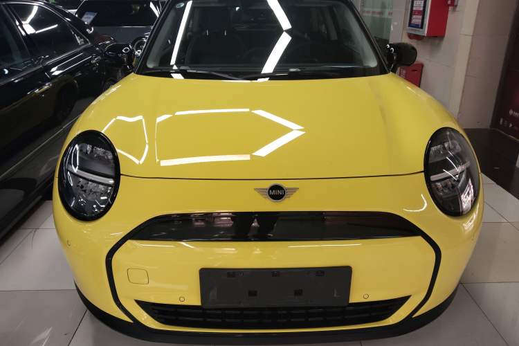Used MINI Electric COOPER 2024 456km COOPER E Classic Edition Front