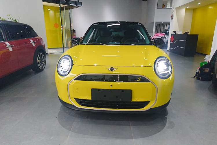Used MINI Electric COOPER 2024 452km COOPER SE Artist Front