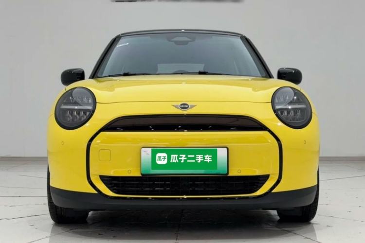 Used MINI Electric COOPER 2024 456km COOPER E Classic Edition Front