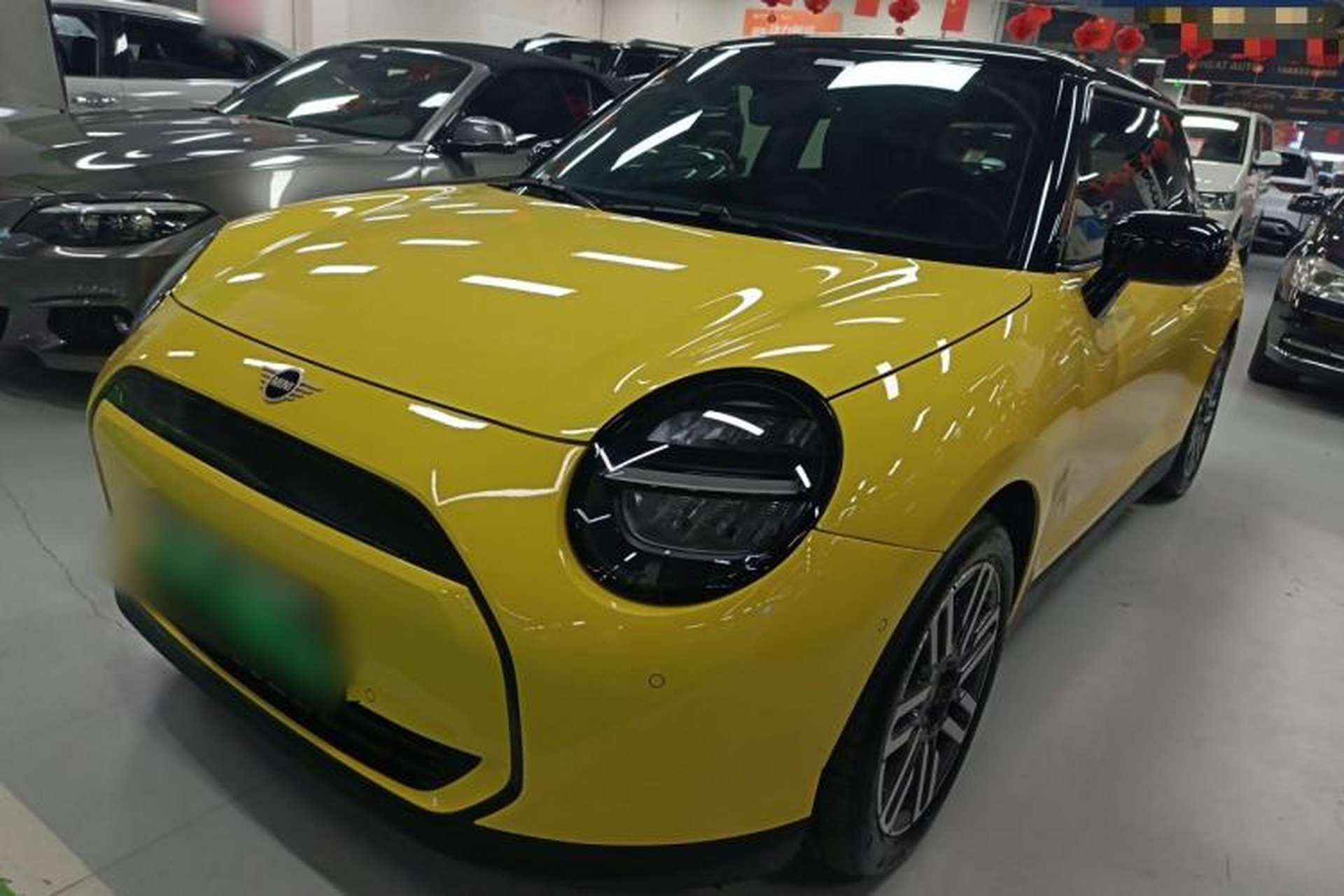Used MINI Electric COOPER 2024 456km COOPER E Classic Edition Front Left 45 Deg