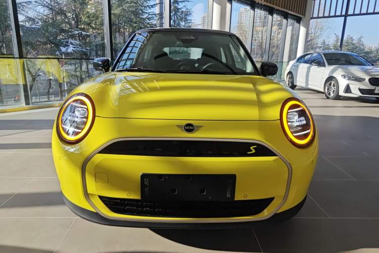 Used MINI Electric COOPER 2024 452km COOPER SE Artist Front