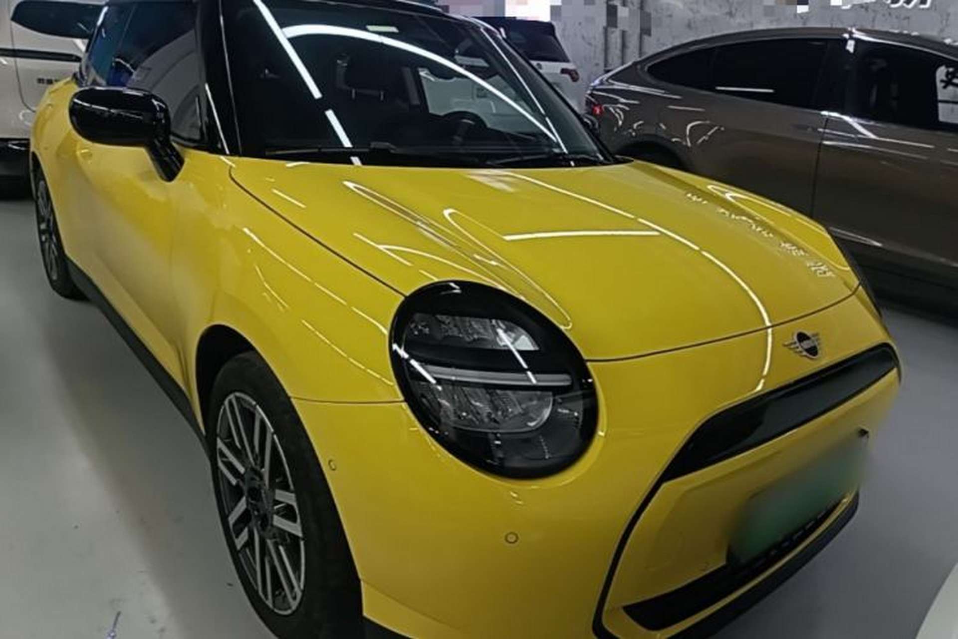 Used MINI Electric COOPER 2024 456km COOPER E Classic Edition Front Right 45 Deg