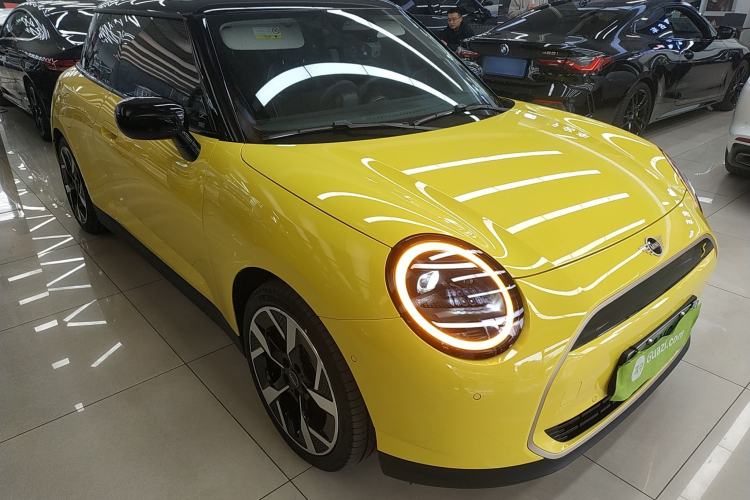 Used MINI Electric COOPER 2024 452km COOPER SE Artist Front Right 45 Deg