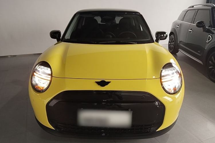 Used MINI Electric COOPER 2024 456km COOPER E Classic Edition Front