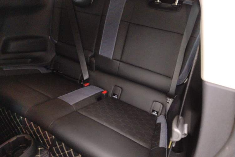 Used MINI Electric COOPER 2024 452km COOPER SE Artist Interior 4