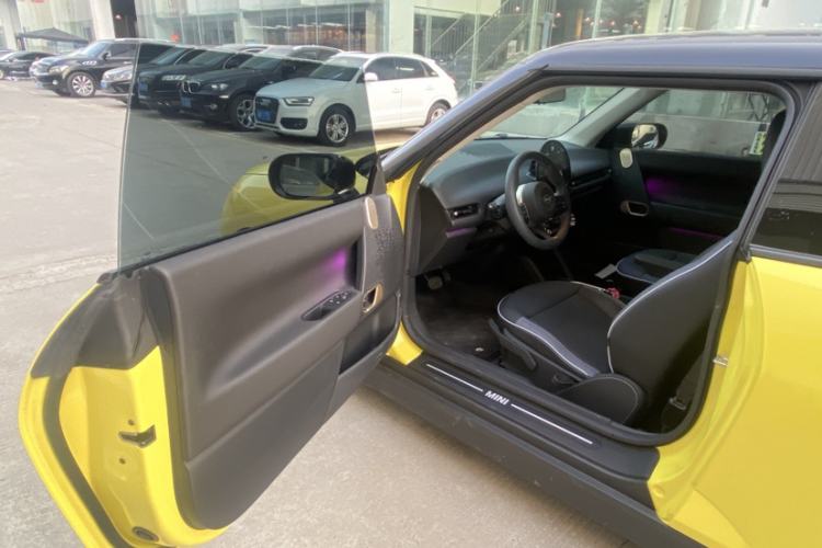 Used MINI Electric COOPER 2024 456km COOPER E Classic Edition Interior 4