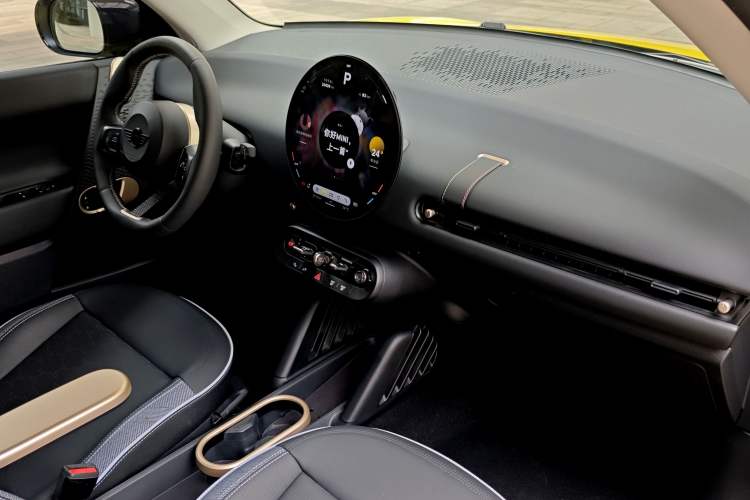Used MINI Electric COOPER 2024 456km COOPER E Classic Edition Interior 4