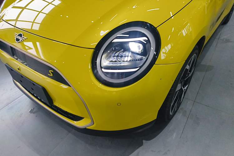 Used MINI Electric COOPER 2024 452km COOPER SE Artist Left Front Headlight
