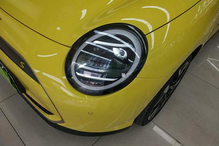 Used MINI Electric COOPER 2024 452km COOPER SE Artist Left Front Headlight