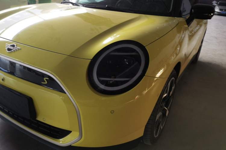 Used MINI Electric COOPER 2024 452km COOPER SE Artist Left Front Headlight
