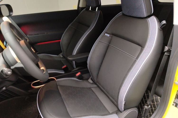 Used MINI Electric COOPER 2024 452km COOPER SE Artist Left Front Seat