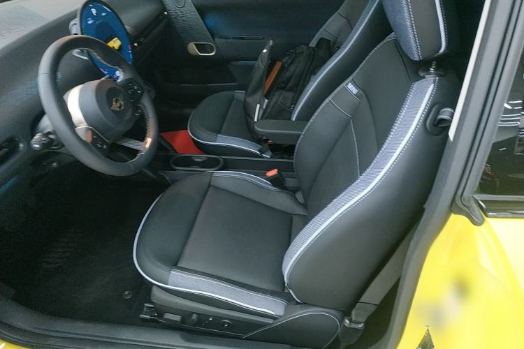 Used MINI Electric COOPER 2024 452km COOPER SE Artist Left Front Seat