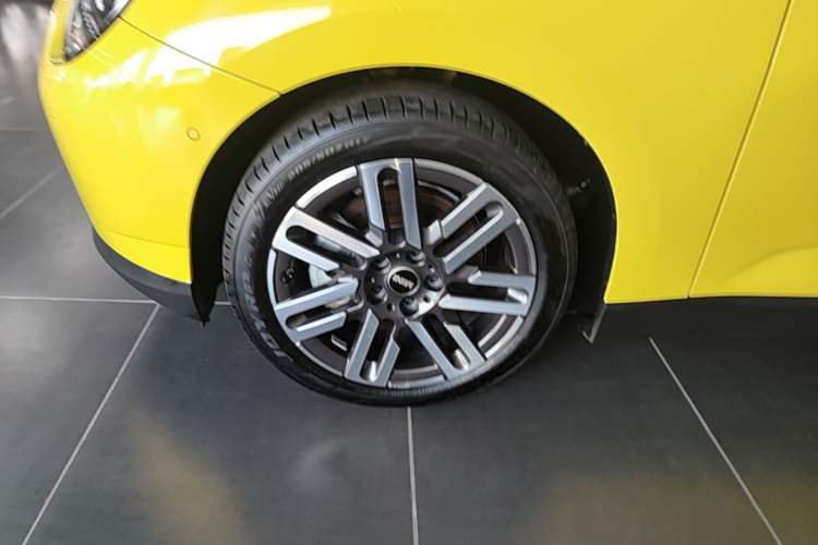 Used MINI Electric COOPER 2024 456km COOPER E Classic Edition Left Front Wheel Hub