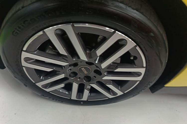 Used MINI Electric COOPER 2024 456km COOPER E Classic Edition Left Front Wheel Hub