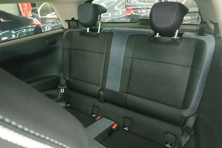 Used MINI Electric COOPER 2024 452km COOPER SE Artist Left Rear Seat