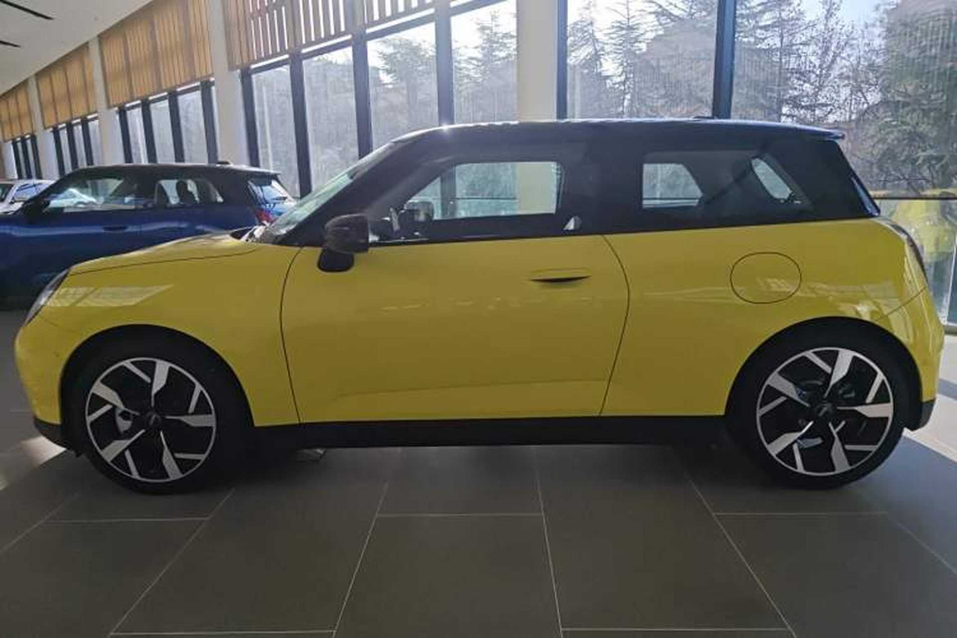 Used MINI Electric COOPER 2024 452km COOPER SE Artist Left Side
