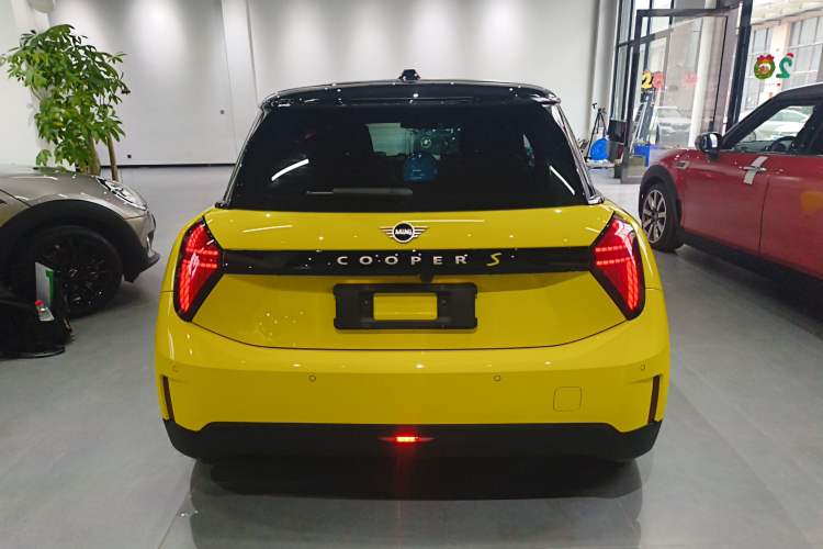 Used MINI Electric COOPER 2024 452km COOPER SE Artist Rear