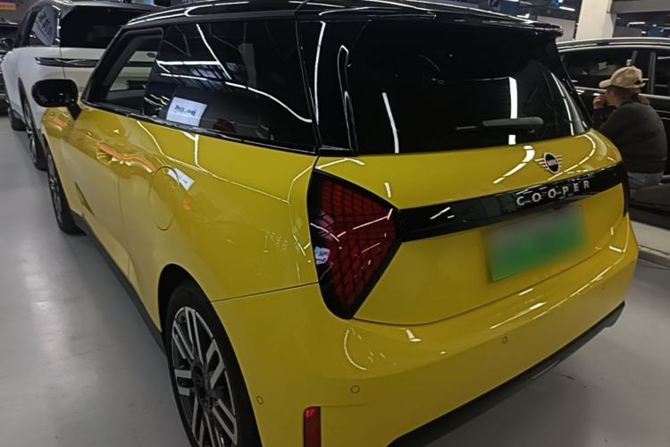 Used MINI Electric COOPER 2024 456km COOPER E Classic Edition Rear Left 45 Deg