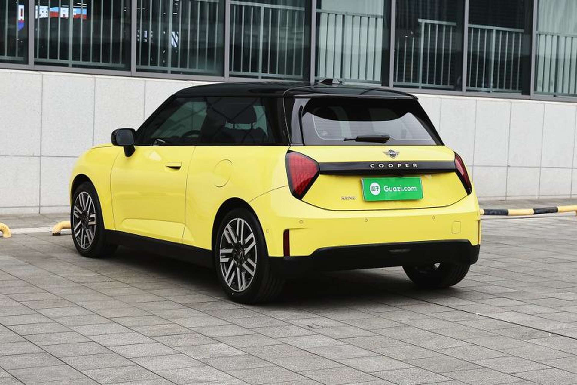Used MINI Electric COOPER 2024 456km COOPER E Classic Edition Rear Left 45 Deg