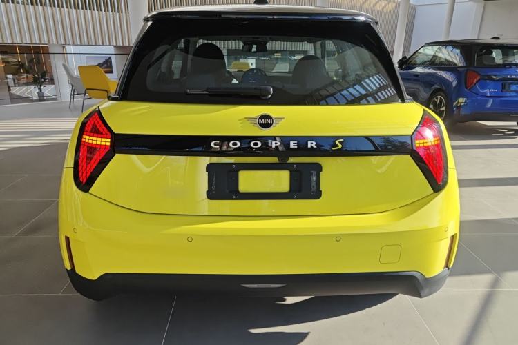 Used MINI Electric COOPER 2024 452km COOPER SE Artist Rear