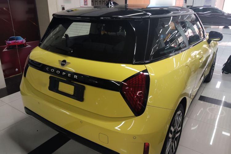 Used MINI Electric COOPER 2024 456km COOPER E Classic Edition Rear Right 45 Deg