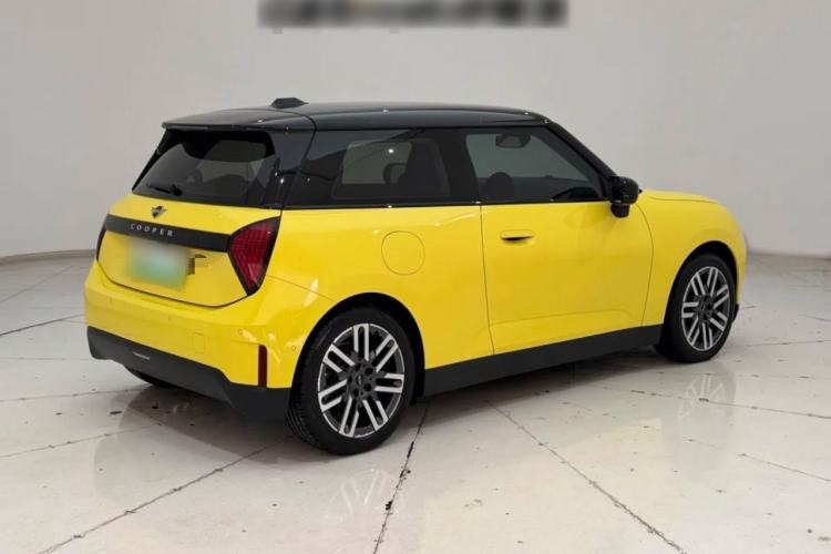 Used MINI Electric COOPER 2024 456km COOPER E Classic Edition Rear Right 45 Deg