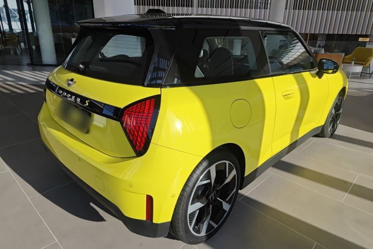 Used MINI Electric COOPER 2024 452km COOPER SE Artist Rear Right 45 Deg