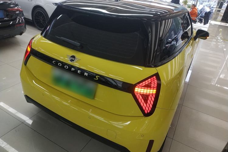 Used MINI Electric COOPER 2024 452km COOPER SE Artist Rear Right 45 Deg
