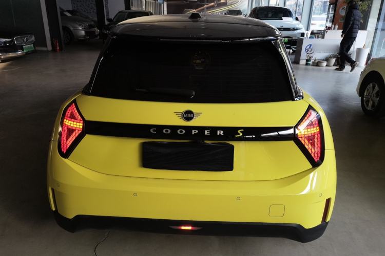 Used MINI Electric COOPER 2024 452km COOPER SE Artist Rear