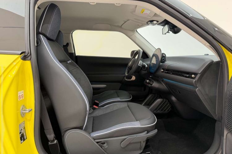 Used MINI Electric COOPER 2024 456km COOPER E Classic Edition Right Front Seat
