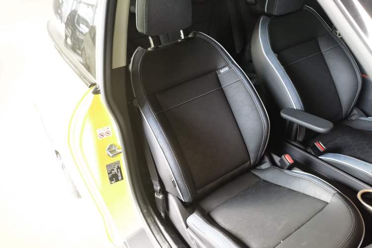Used MINI Electric COOPER 2024 452km COOPER SE Artist Right Front Seat