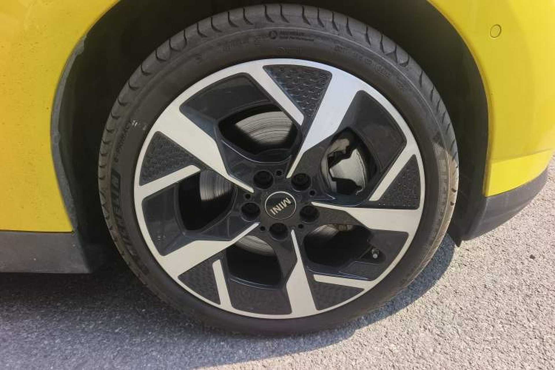 Used MINI Electric COOPER 2024 452km COOPER SE Artist Right Front Wheel Hub