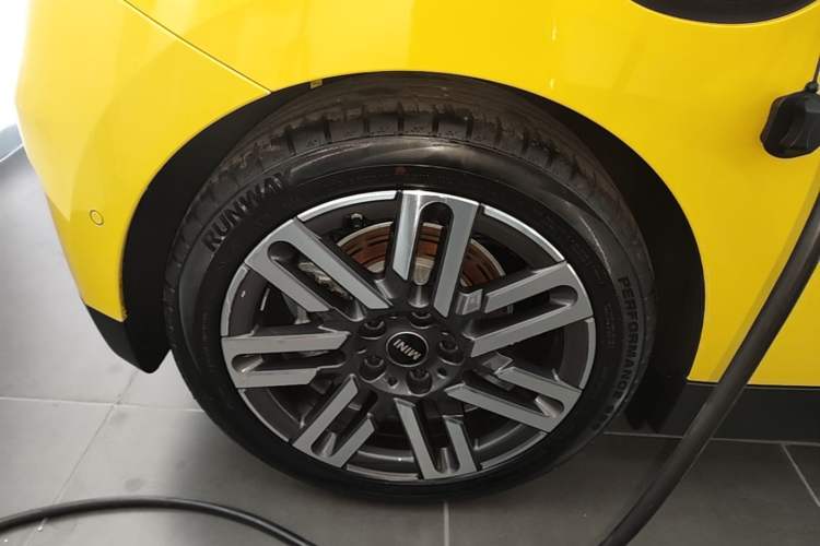 Used MINI Electric COOPER 2024 456km COOPER E Classic Edition Right Rear Wheel Hub
