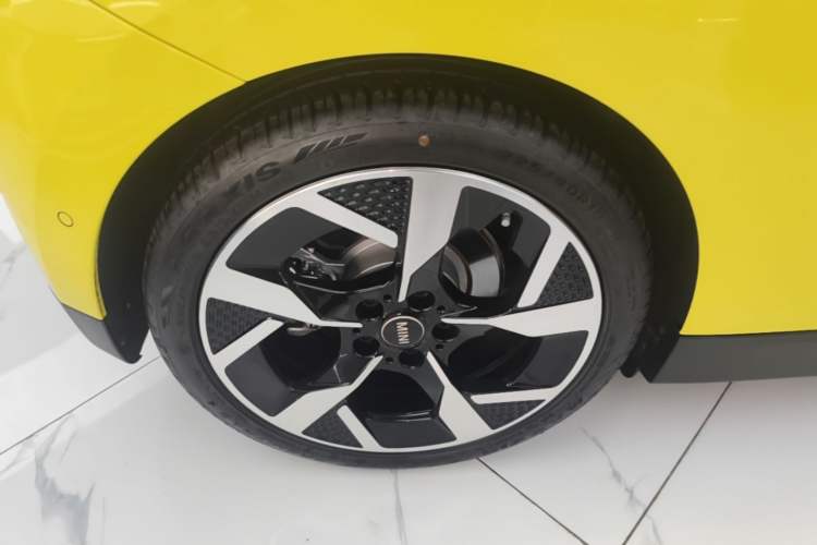 Used MINI Electric COOPER 2024 452km COOPER SE Artist Right Rear Wheel Hub