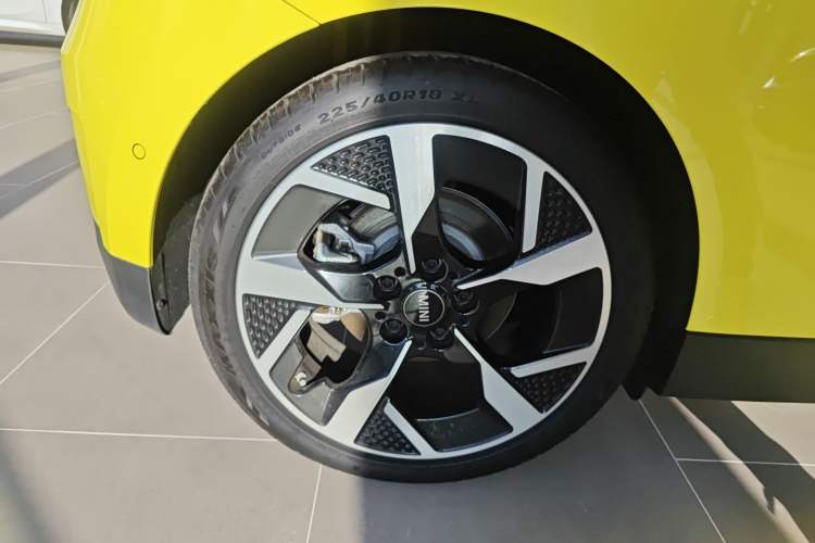 Used MINI Electric COOPER 2024 452km COOPER SE Artist Right Rear Wheel Hub