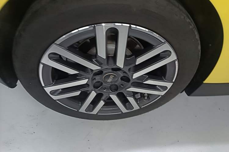 Used MINI Electric COOPER 2024 456km COOPER E Classic Edition Right Rear Wheel Hub