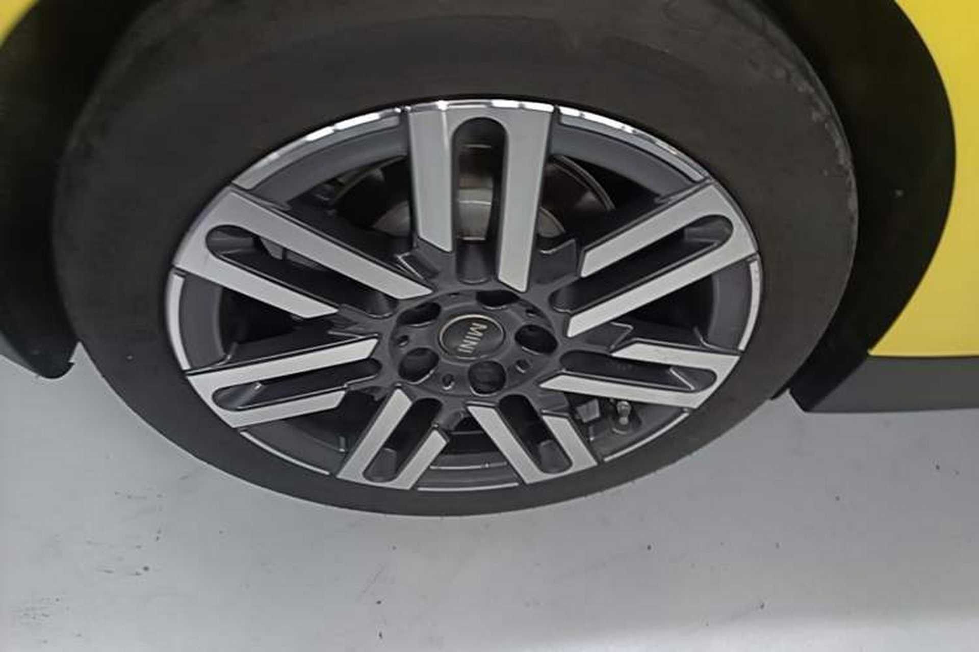 Used MINI Electric COOPER 2024 456km COOPER E Classic Edition Right Rear Wheel Hub